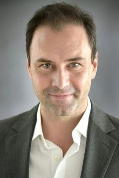 Cory Chetyrbok interpreta Anton