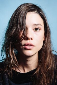Astrid Bergès-Frisbey interpreta Suzanne