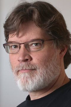 Greg Dykstra interpreta Additional Voices (voice)