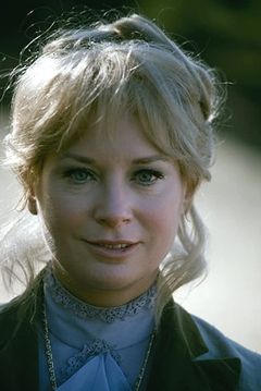 Lois Nettleton interpreta Mary