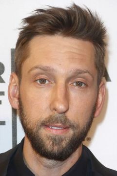 Joel David Moore interpreta Peter Felton