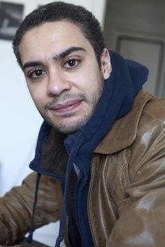 Moustafa Benaibout interpreta Un collègue