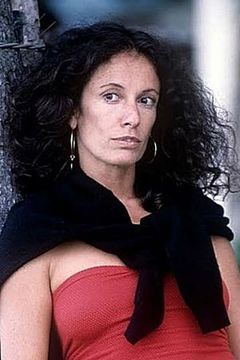 Valeria D'Obici interpreta Pucci, la fidanzata di Gianni