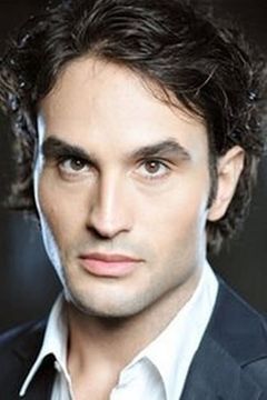 Kerem Can interpreta Benze