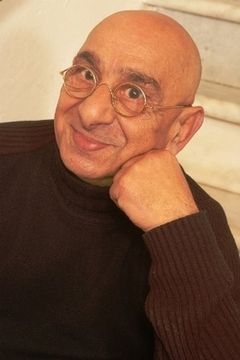 Armando Marra interpreta Troncone