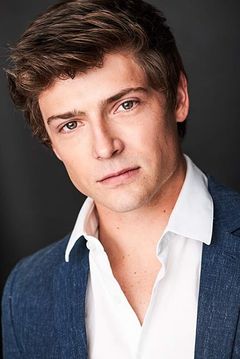 Austin James interpreta Young Red Stevens
