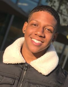 Malique Hawkins interpreta Young Julian (uncredited)