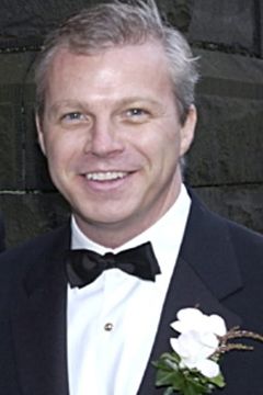 Mark Pennell interpreta Bugler