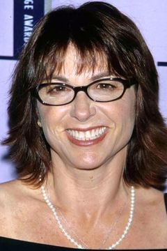 Dinah Manoff interpreta Marty Maraschino