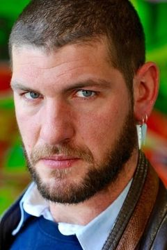 Thibault Villette interpreta Security guard