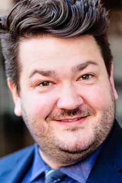 Paul Jurewicz interpreta Bobby Chelkowsky