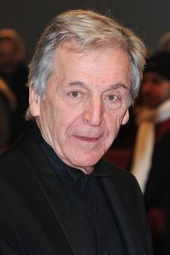 Costa-Gavras interpreta Tadzhik Highway Patrolman