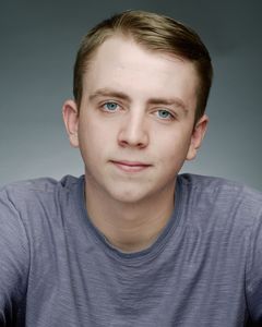 Kyle Bradley Donaldson interpreta Fifth Former