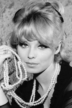 Jill Haworth interpreta Lalage Menton