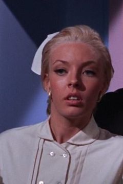 Lyzanne La Due interpreta Kissing Girl (uncredited)