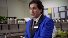 Andrew Brent interpreta Doug