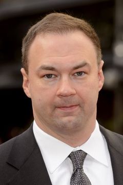 Thomas Tull interpreta Gotham Rogues Owner (uncredited)