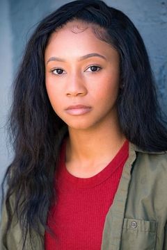Aaliyah Muhammad interpreta Emma