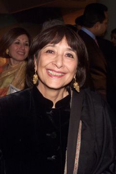 Madhur Jaffrey interpreta Rita