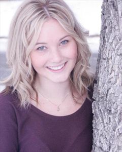 Shae Keebler interpreta Young Hope Lavelle / Young Faith Lavelle