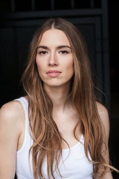 Kaitlin Ferrell interpreta Teena