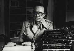 John Lee Mahin interpreta MacArthur from the Journal (uncredited)