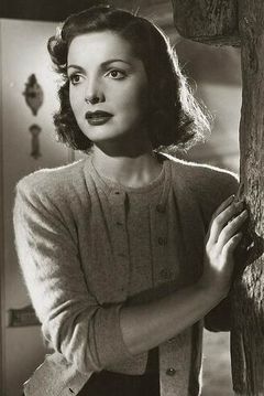 Elizabeth Sellars interpreta Olivia