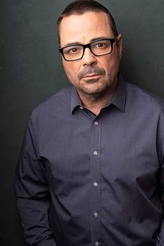 Gary Tanguay interpreta Reporter in Caesar's Tunnel