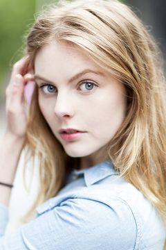 Nell Hudson interpreta Nancy Skerrett
