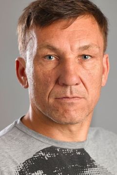 Helmuth Häusler interpreta Hubert Brenner