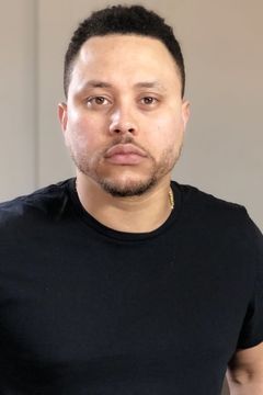 D'Anthony Palms interpreta Light-Skinned Black Security