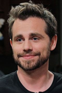 Rider Strong interpreta Mr. Randall