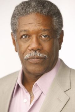 Lou Beatty Jr. interpreta Janitor