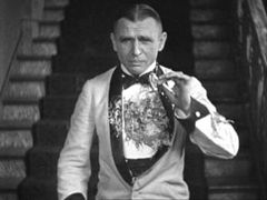 Hans Joby interpreta Man at Railroad Station (uncredited)