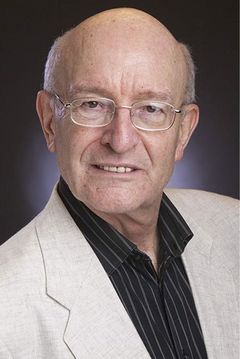 Tom Thon interpreta Walter Allen