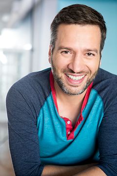 Christiano Cochrane interpreta Hank