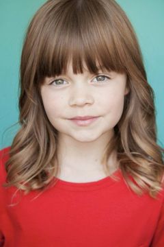 Ember Ambrose interpreta Young Mary