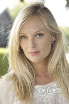 Katherine Kingsley interpreta Katharine Woolley