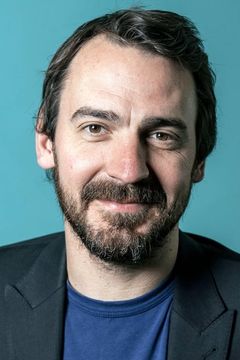 Ewen Leslie interpreta Pigling Bland (voice)