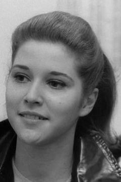 Catherine-Isabelle Duport interpreta Jeune Fille Reims (uncredited)