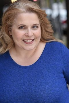 Martine Assaf interpreta Connie Pugliese