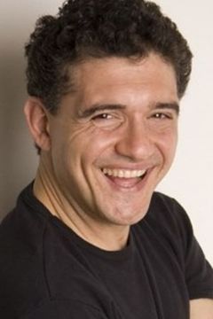 Luciano Cazaux interpreta Alvarado