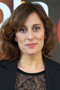 Clara Segura interpreta Mina