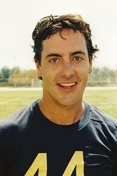 David Naughton interpreta Adam Larson - Yellow Team Leader