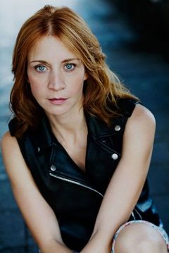 Annika Ernst interpreta Kirsten Beck-Ventroni