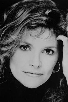 Helen Shaver interpreta Carolyn
