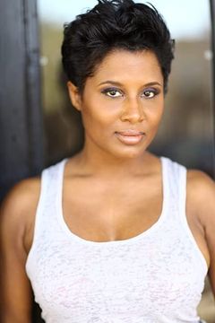 Samantha Beaulieu interpreta Female Doctor