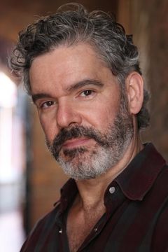 Paul Fauteux interpreta Edward Scarka