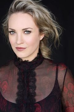 Brandi Burkhardt interpreta Crickett