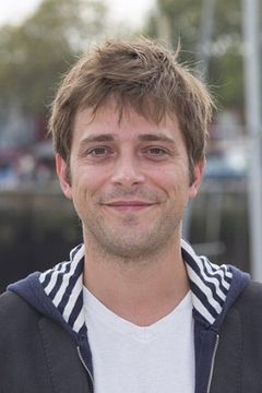Julien Baumgartner interpreta Brigadier Ricuort